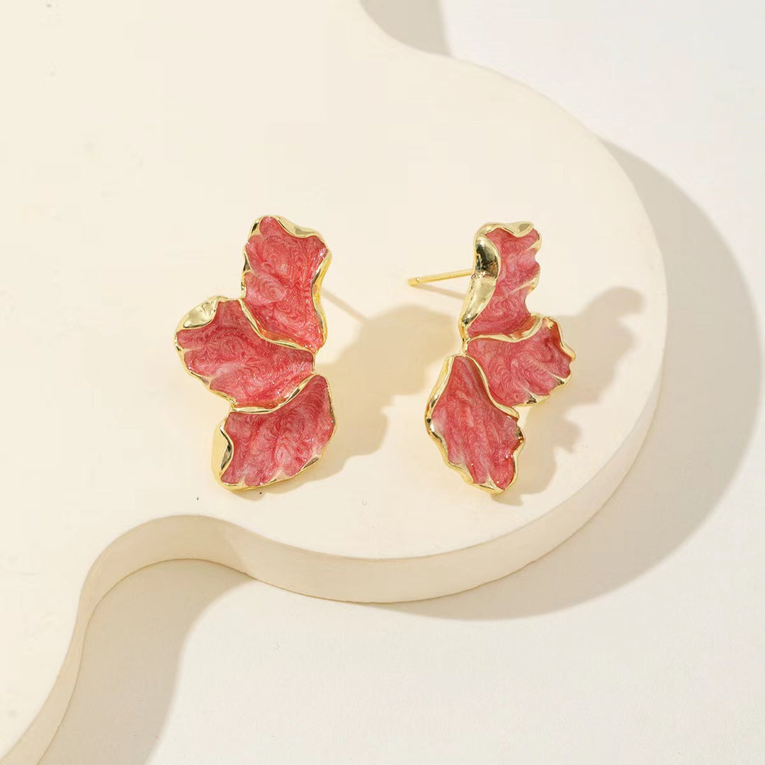 Fashionable earrings with feminine leaf design Kalsten