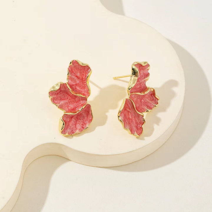 Fashionable earrings with feminine leaf design Kalsten