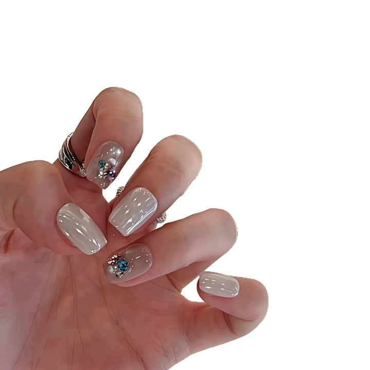 Artificial nails with elegant jewelry accents Kalsten