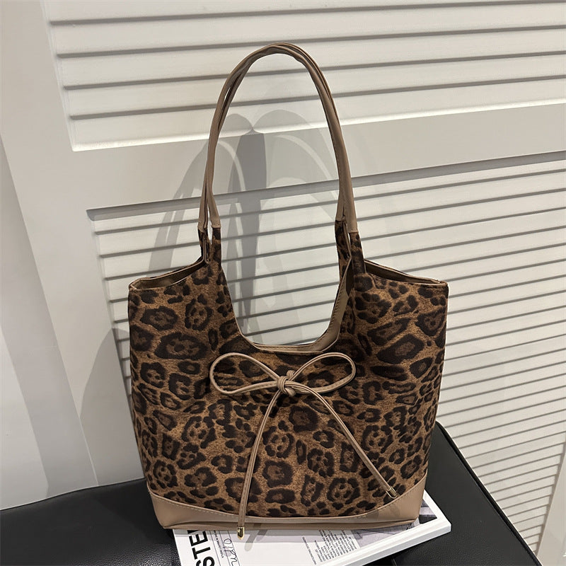 Chic Leopard Print Tote