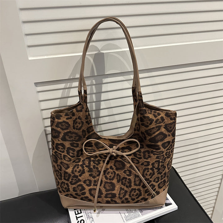 Chic Leopard Print Tote