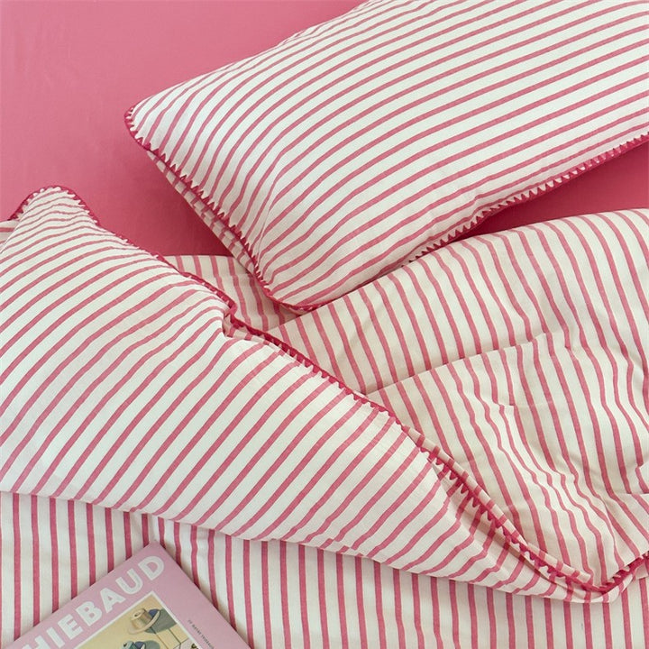 Striped cotton percale bedding set with contrasting decorative piping
