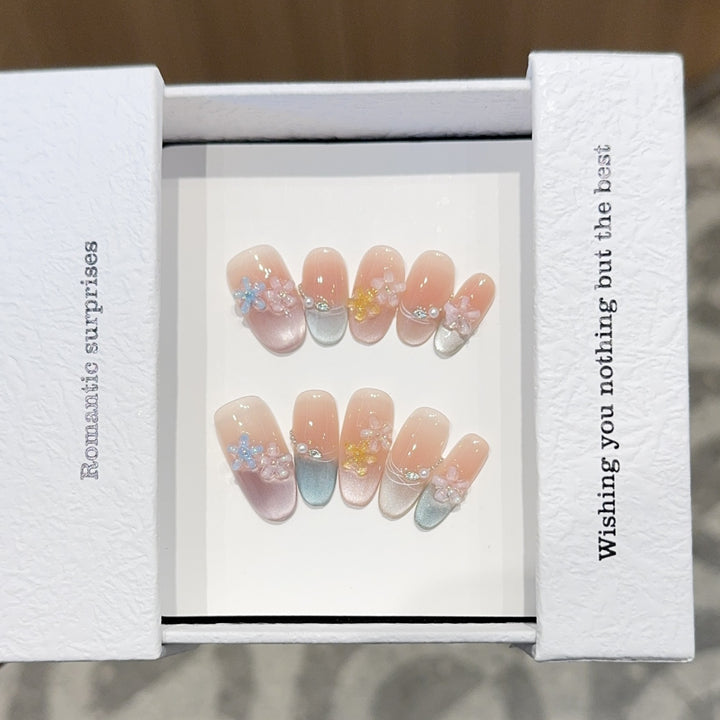 Romantic artificial nails with floral accents Kalsten