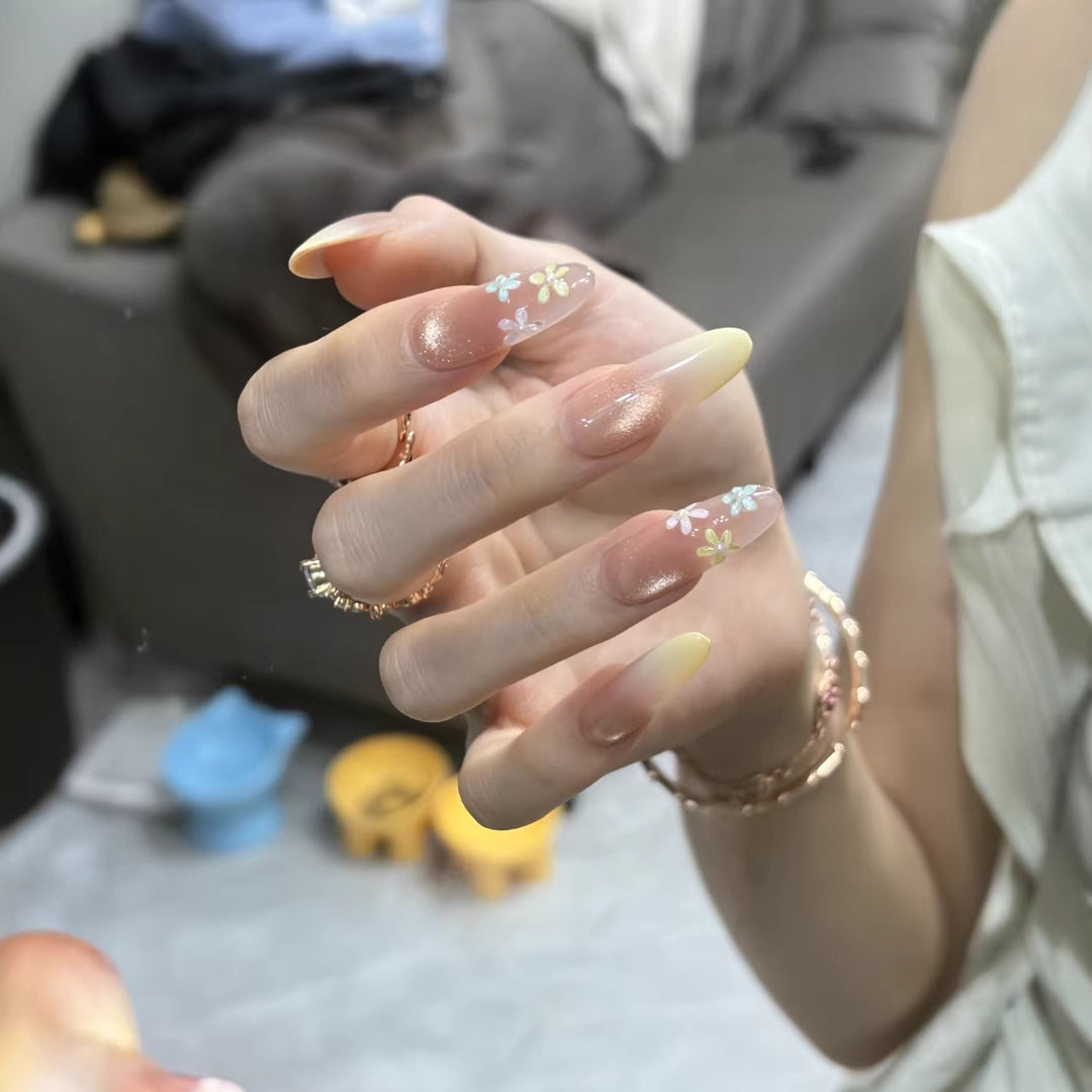 Floral Design Press-On Nail Enhancements