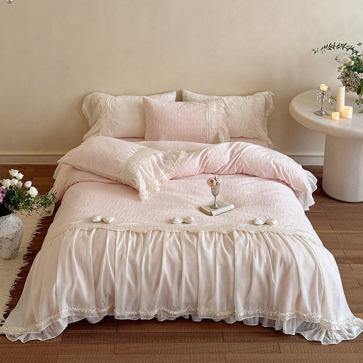 Romantic bedding set with ruffles and lace trim