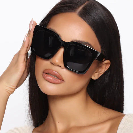 Women Fashionable Square Sunglasses with Trendy Frame and Protective UV Filter Kalsten