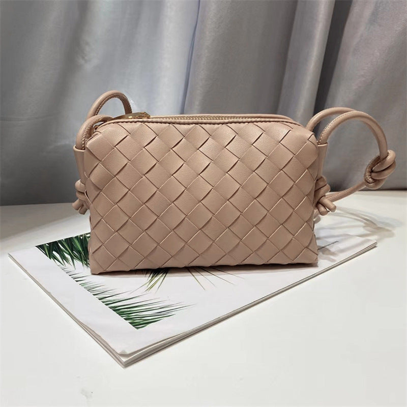 Elegant Woven Shoulder Bag Kalsten