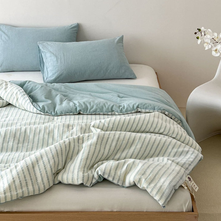 Reversible bedding set made of linen-cotton blend with fine stripe pattern