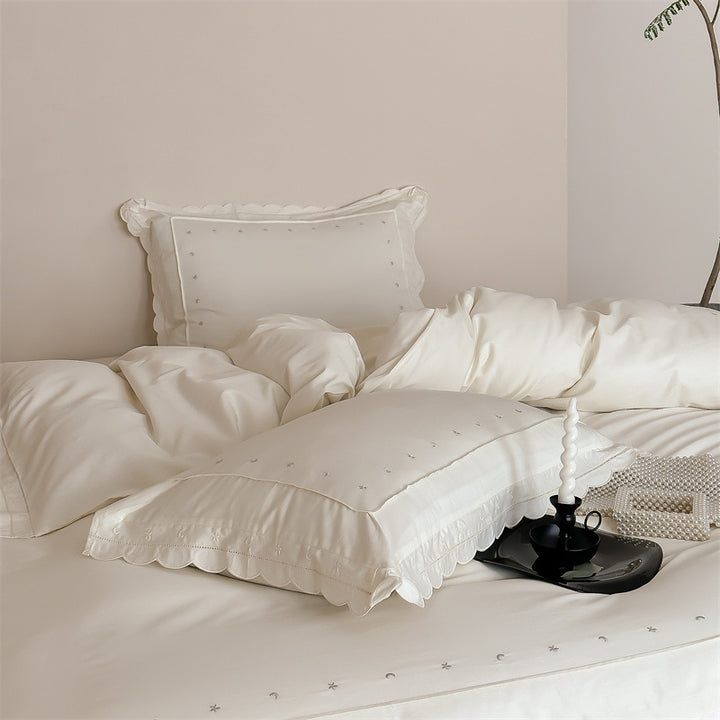 Bedding set made of cotton satin with fine star embroidery and wave hem
