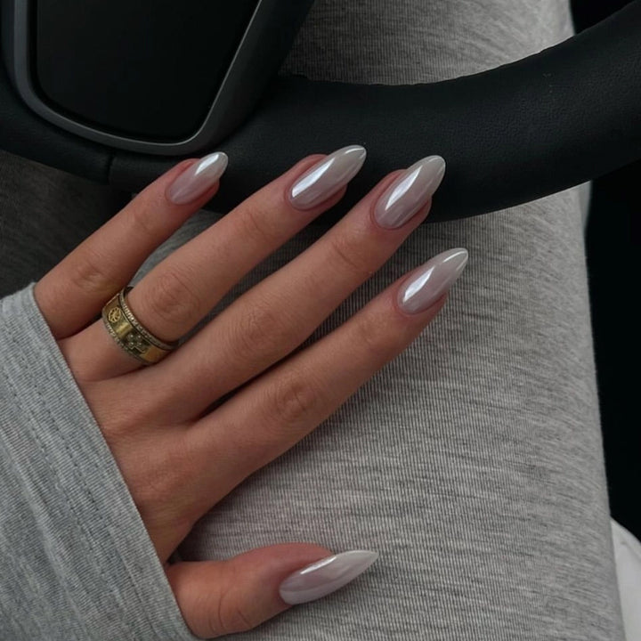 Artful stiletto nails with elegant shine details Kalsten