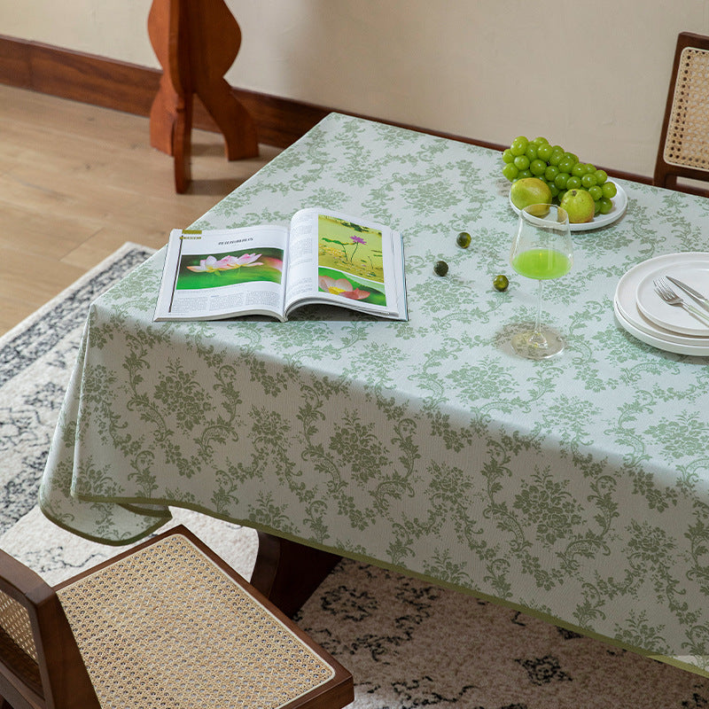 Jacquard tablecloth with floral damask pattern and reinforced hem