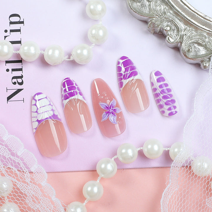 Artful nail tips in modern floral design Kalsten
