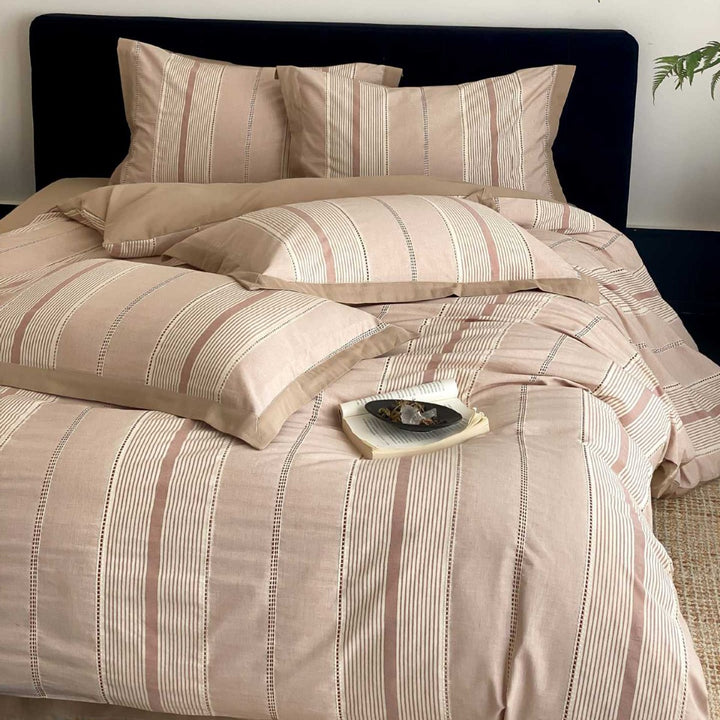 Luxurious linen-cotton bedding with fine stripes and pillowcases