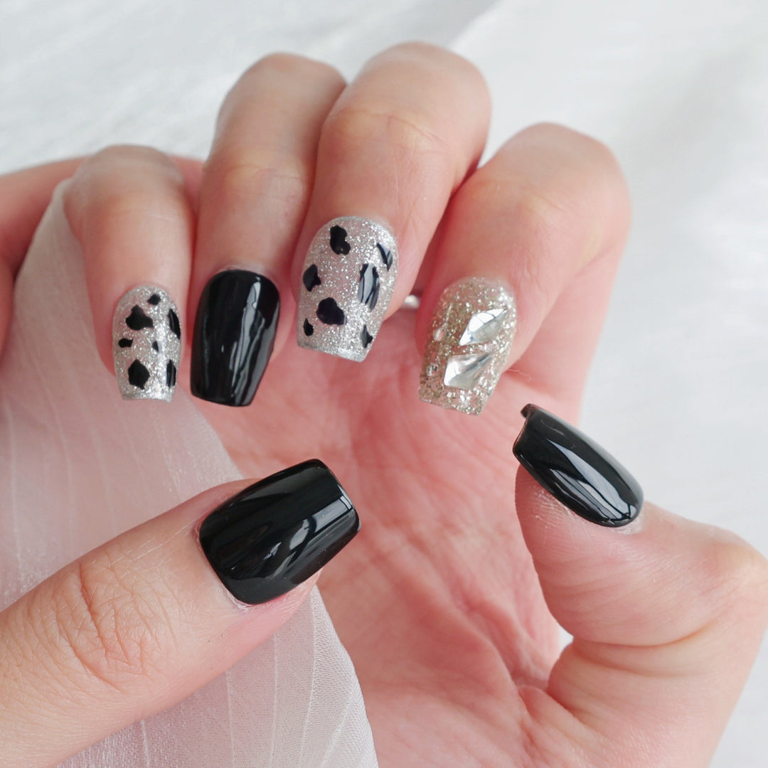 Chic Press-On Nail Art Set with Metallic Accent Designs