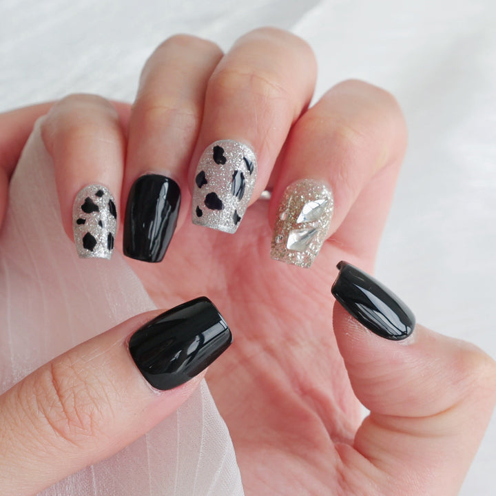 Chic Press-On Nail Art Set with Metallic Accent Designs