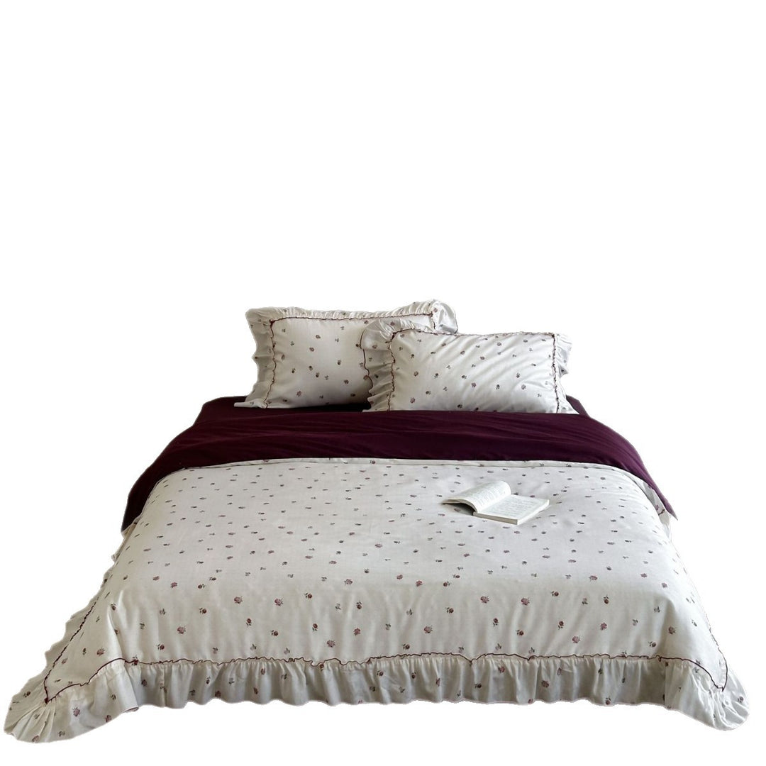 Duvet cover set in vintage rose print with ruffles and fine cotton satin quality