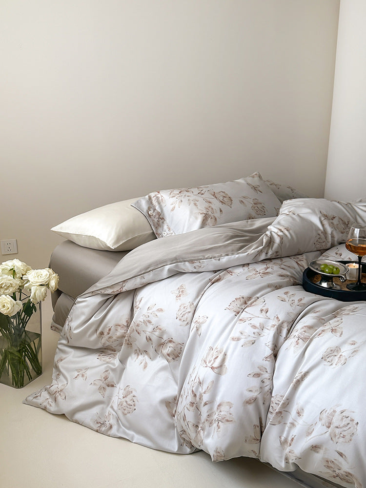 Bedding set made of fine cotton satin with delicate rose watercolor print