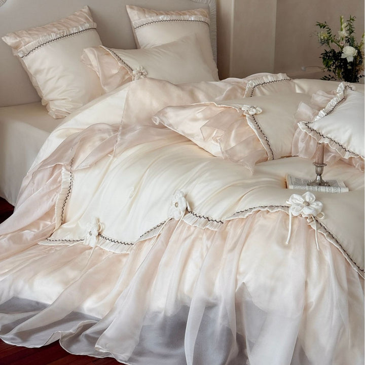 Bedding set made of cotton satin with transparent organza ruffle and 3D flower appliqué