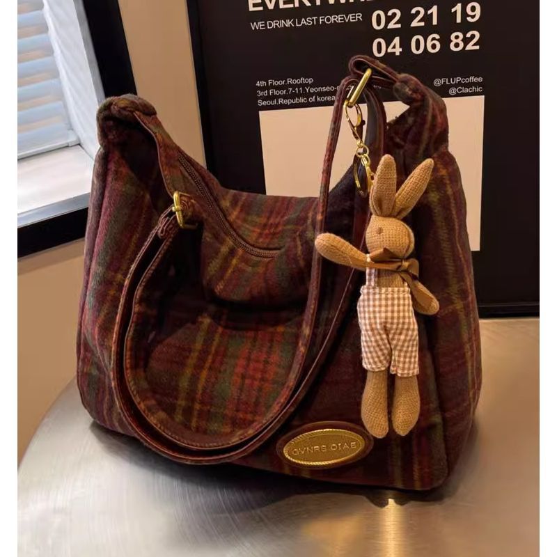 Cozy Plaid Shoulder Bag Kalsten