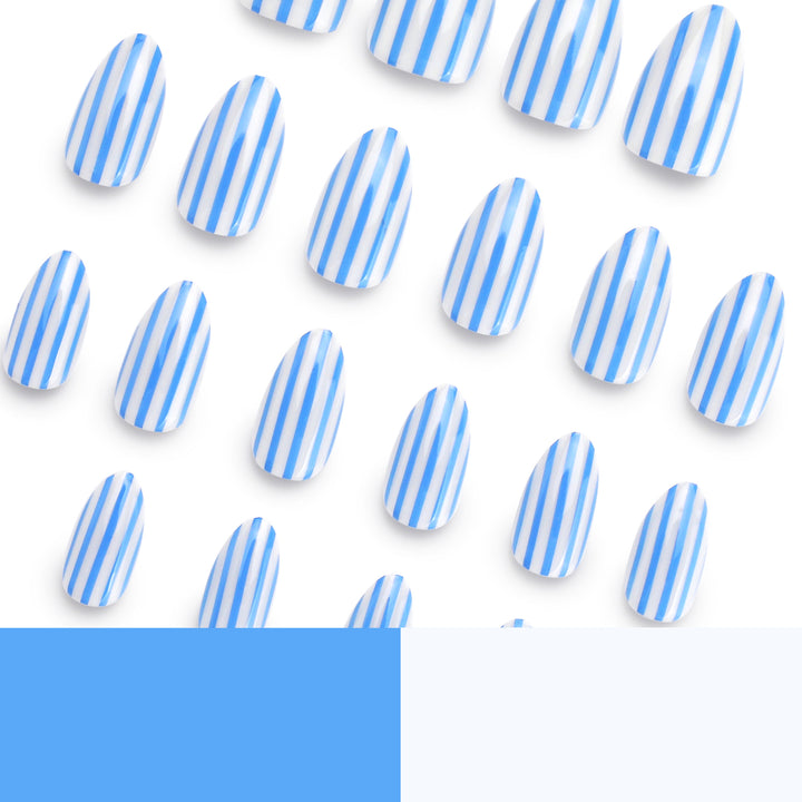 Artful nail art with maritime striped pattern Kalsten