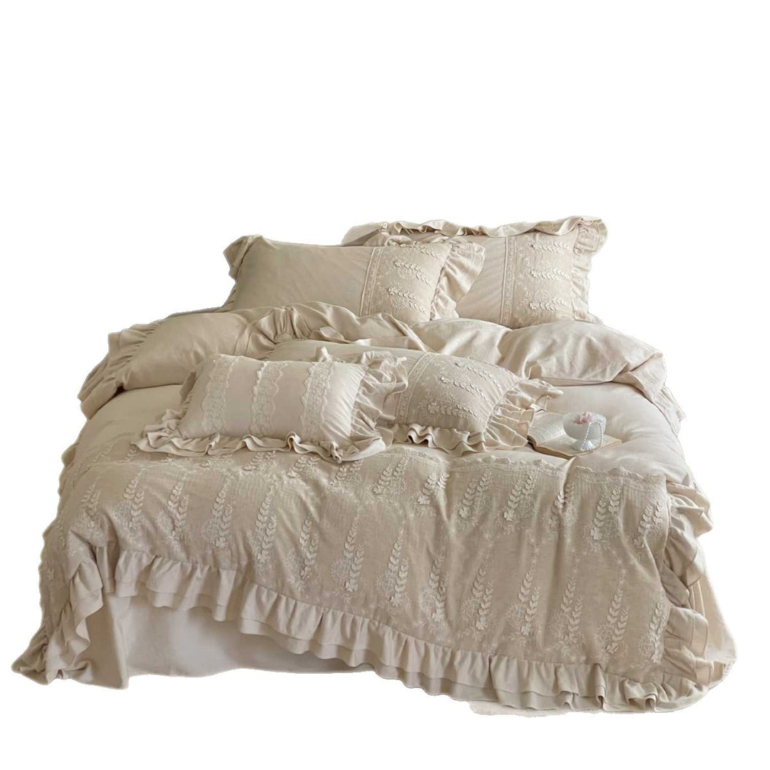 Cotton-linen duvet cover set with ruffles, delicate embroidery and vintage-inspired frill hem