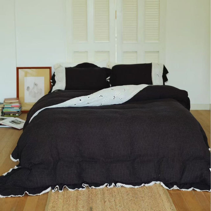 Luxurious bed linen set made of cotton gauze with quilted blanket and lace trim