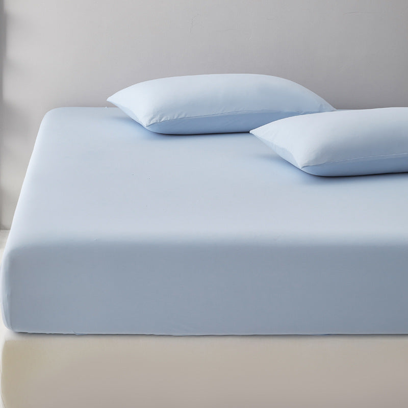 Microfiber duvet set with breathable hypoallergenic filling and pillowcases
