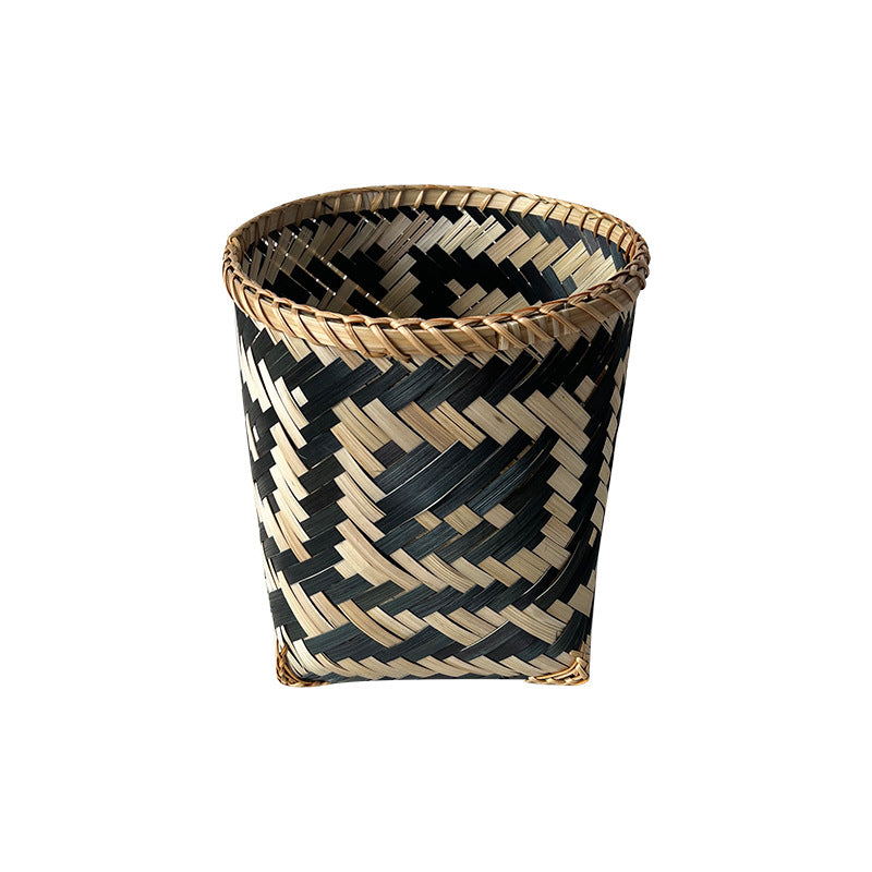 Basket made of woven natural material Kalsten