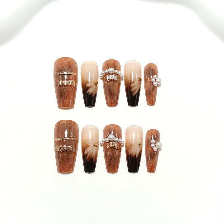 Artificial nails with glamorous gold and pearl embellished accents Kalsten