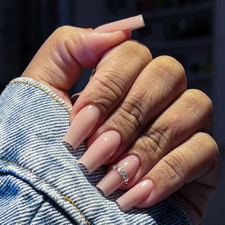Elegant and stylish artificial nails Kalsten