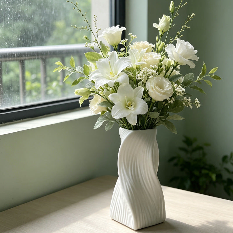 Modern Sculptural Decorative Vase Kalsten