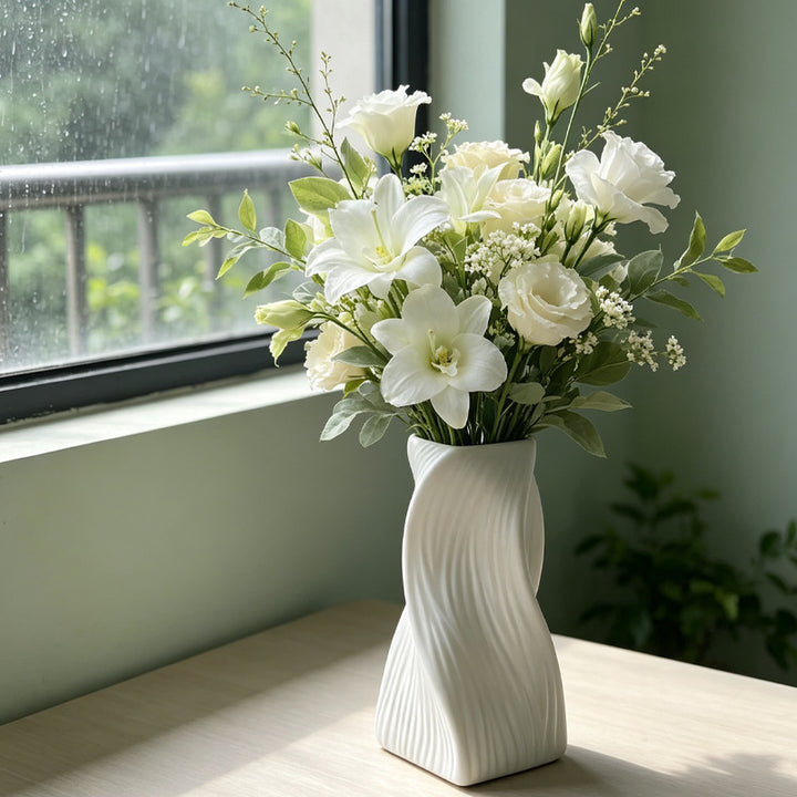 Modern Sculptural Decorative Vase Kalsten