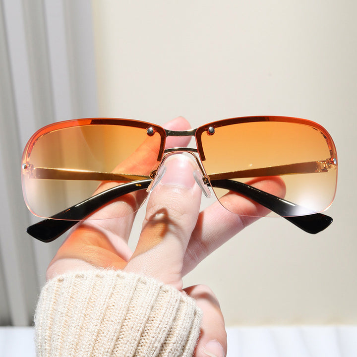 Ladies sunglasses with large, elegant lenses and a modern metal frame Kalsten