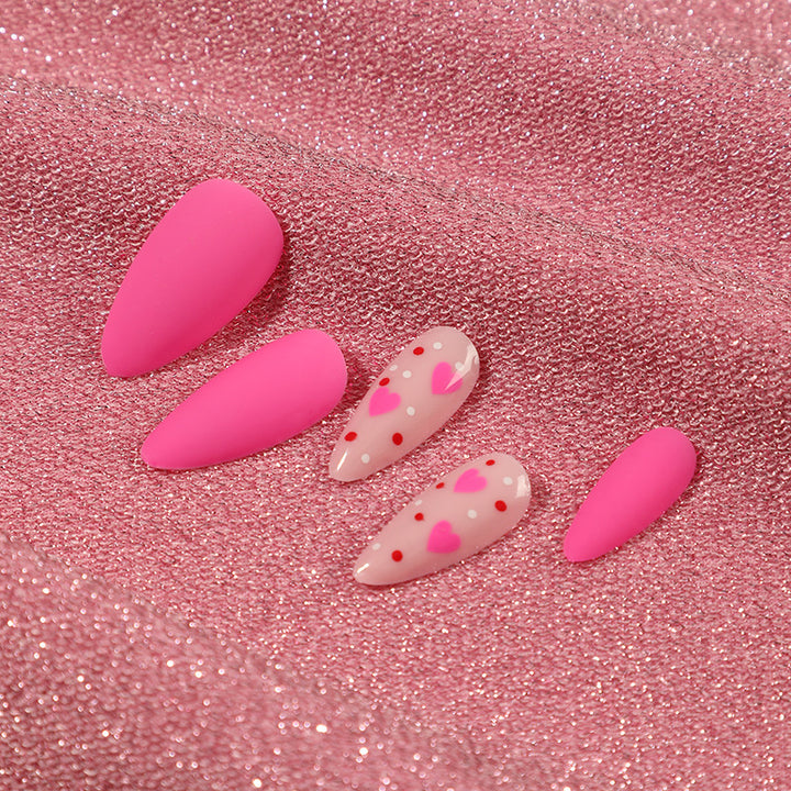 Artificial nail art with heart design Kalsten