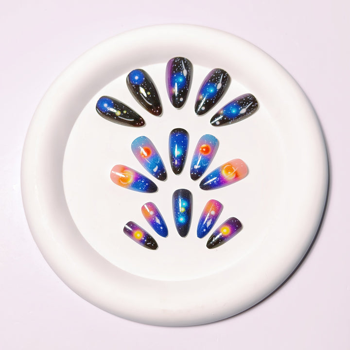 Celestial Galaxy-Themed Nail Art Kalsten