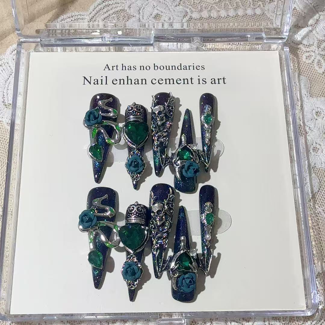 Gothic-Themed Press-On Nail Art Set