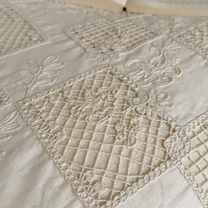 Ruffled bed linen set made of cotton quilt with stitch pattern and pillowcases