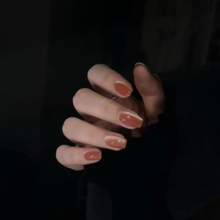 Elegant and sophisticated nail art Kalsten