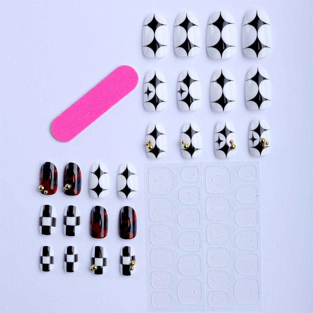Artificial nails with modern geometric pattern and golden accents Kalsten