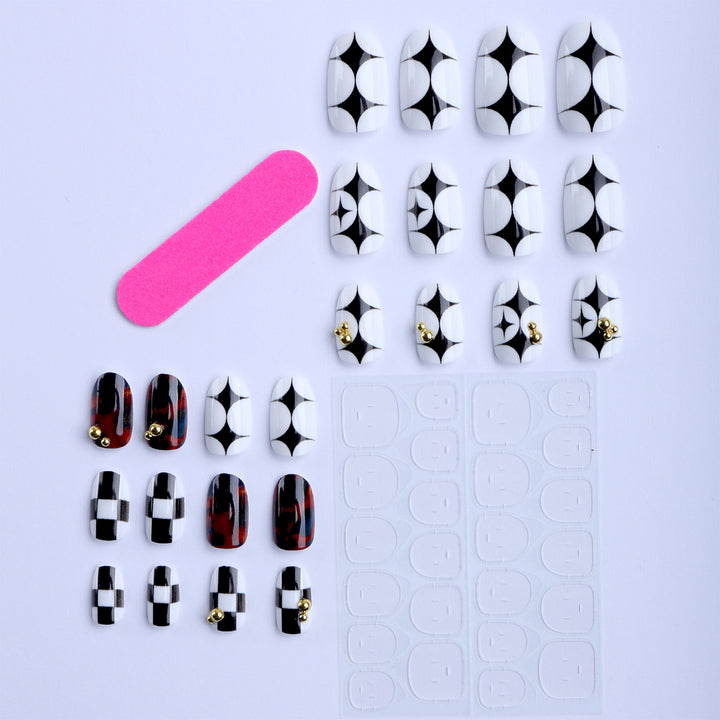 Artificial nails with modern geometric pattern and golden accents Kalsten