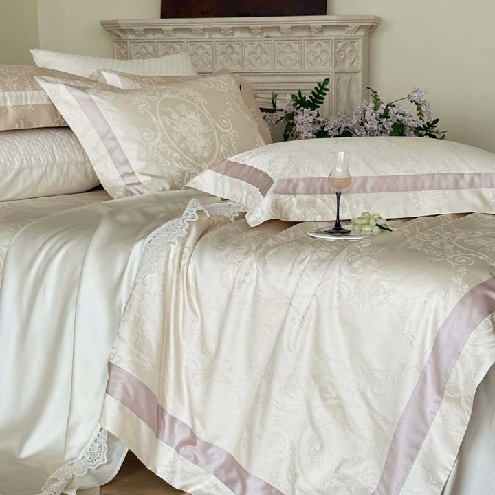 Luxurious jacquard bedding set with damask pattern and satin border