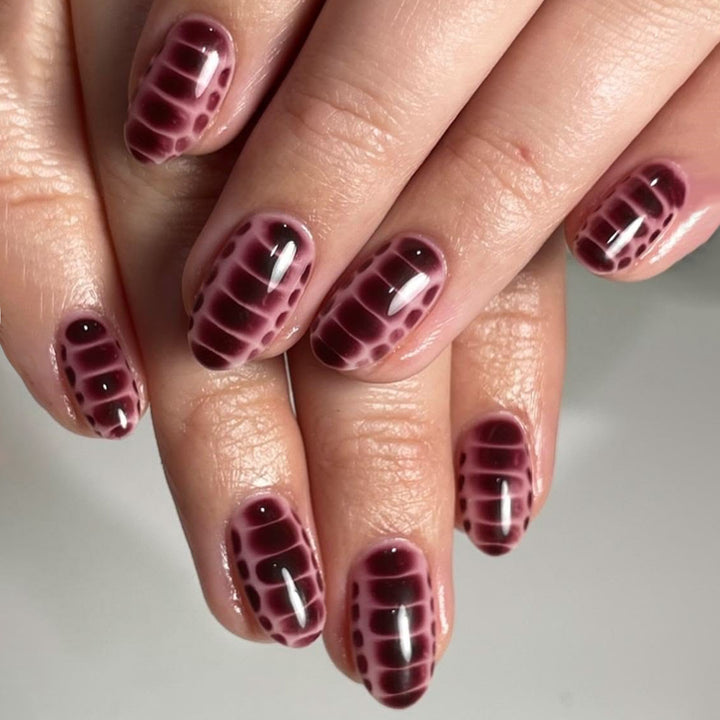 Artful nail art with snake motif Kalsten
