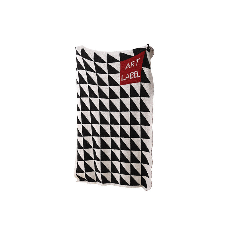Coarsely woven decorative blanket with geometric jacquard pattern and soft bouclé Kalsten