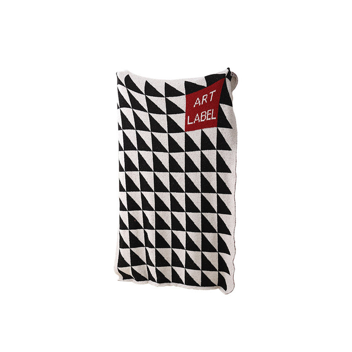 Coarsely woven decorative blanket with geometric jacquard pattern and soft bouclé Kalsten