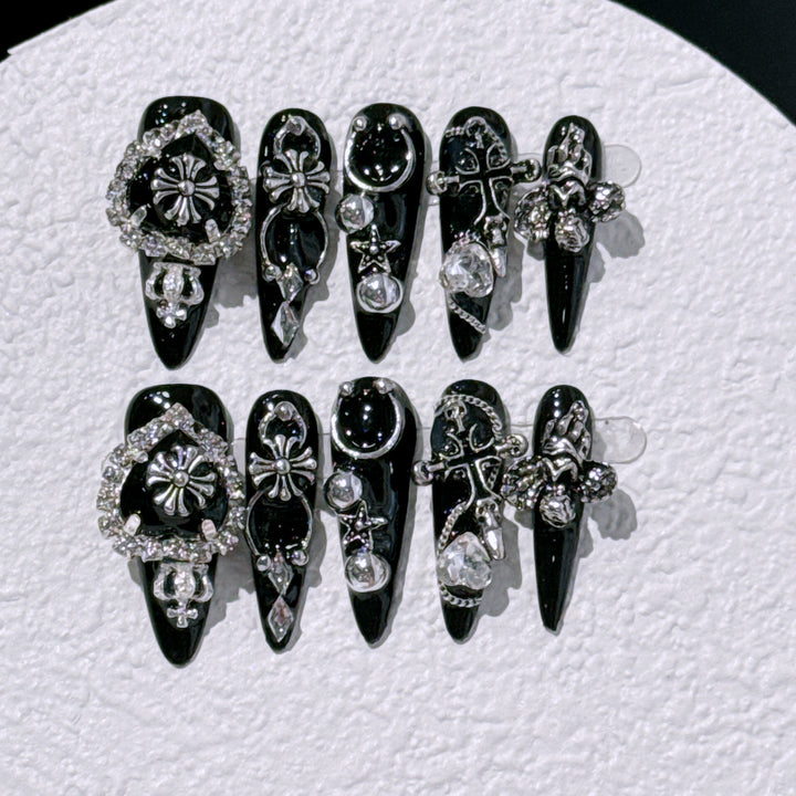 Glamorous Nail Art Extensions
