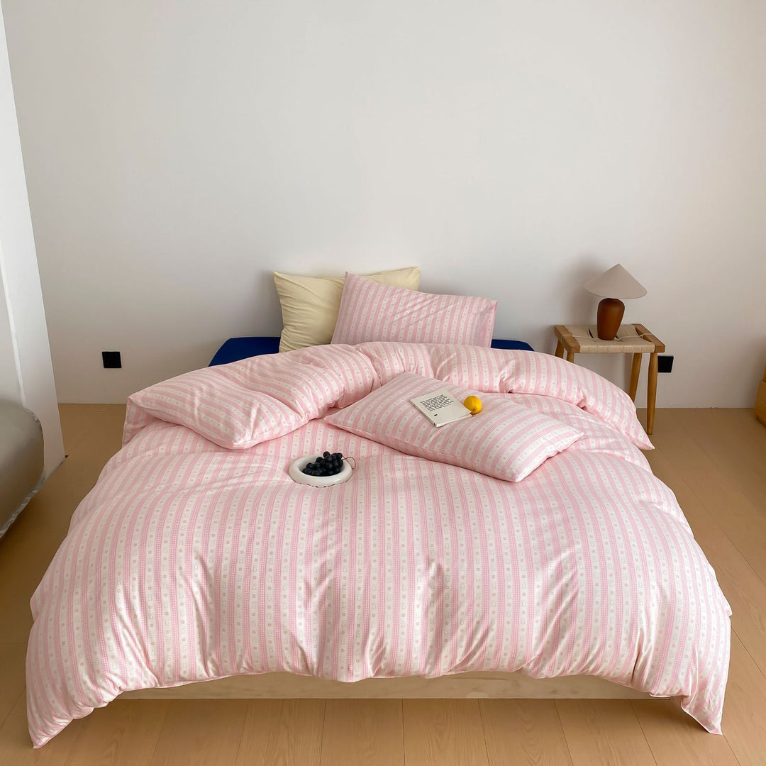 Bedding set made of cotton satin with a cute pastel motif