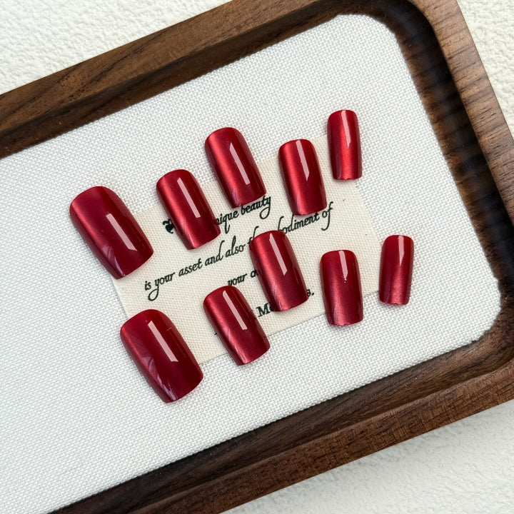High-gloss artificial nails with modern design Kalsten