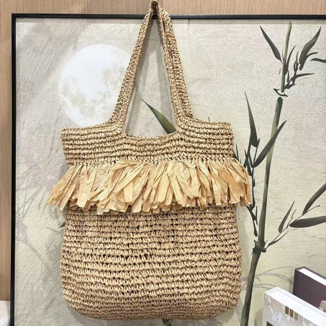 Charming Bast handbag with decorative fringes Kalsten