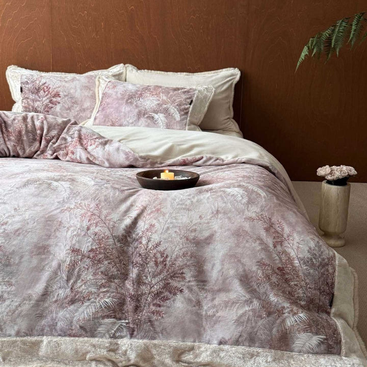 Luxurious velvety bedding set with teddy fleece and floral motif