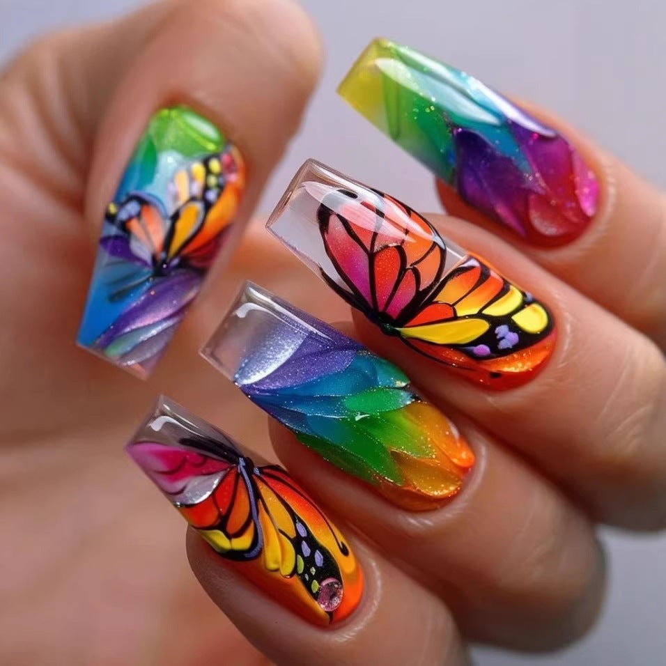 Elegant Artificial Nails with Detailed Gold Decorations Kalsten
